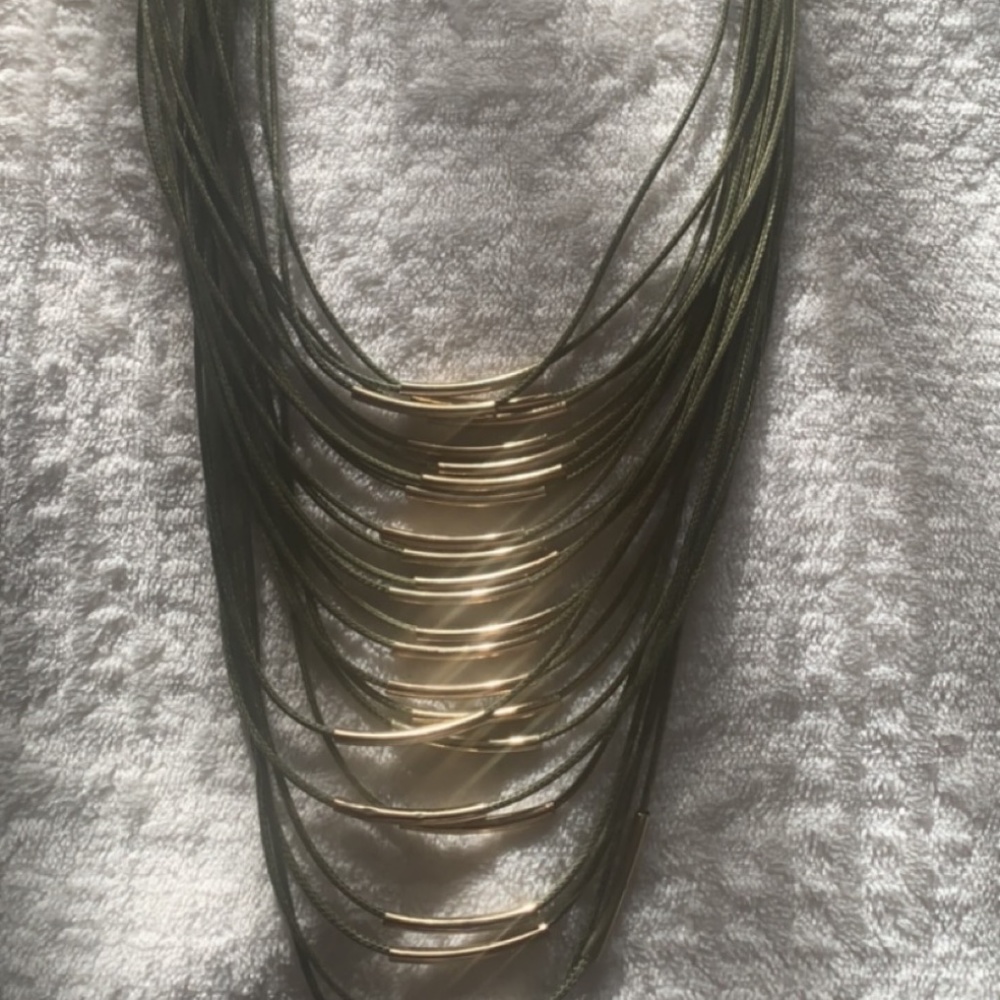 Beautiful green necklace with gold